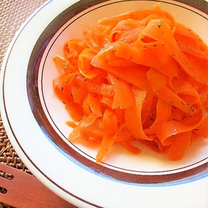 ピーラーにんじんのペペロン炒め レシピ 作り方 By はぁぽじ 楽天レシピ